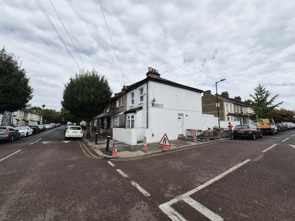 2 bed End of Terrace for rent in Edmonton. From Two Six Homes Ltd.