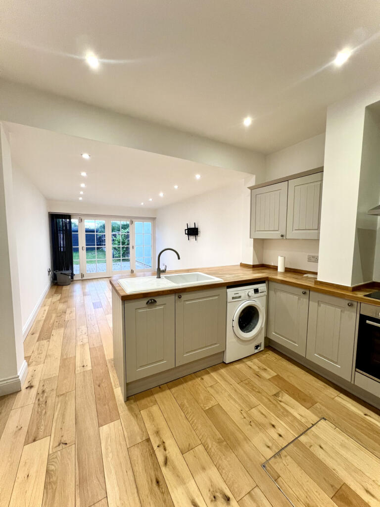 2 bed Semi Detached for rent in Potters Bar. From Two Six Homes Ltd. 2 bed Semi Detached for rent in Potters Bar. From Two Six Homes Ltd.
