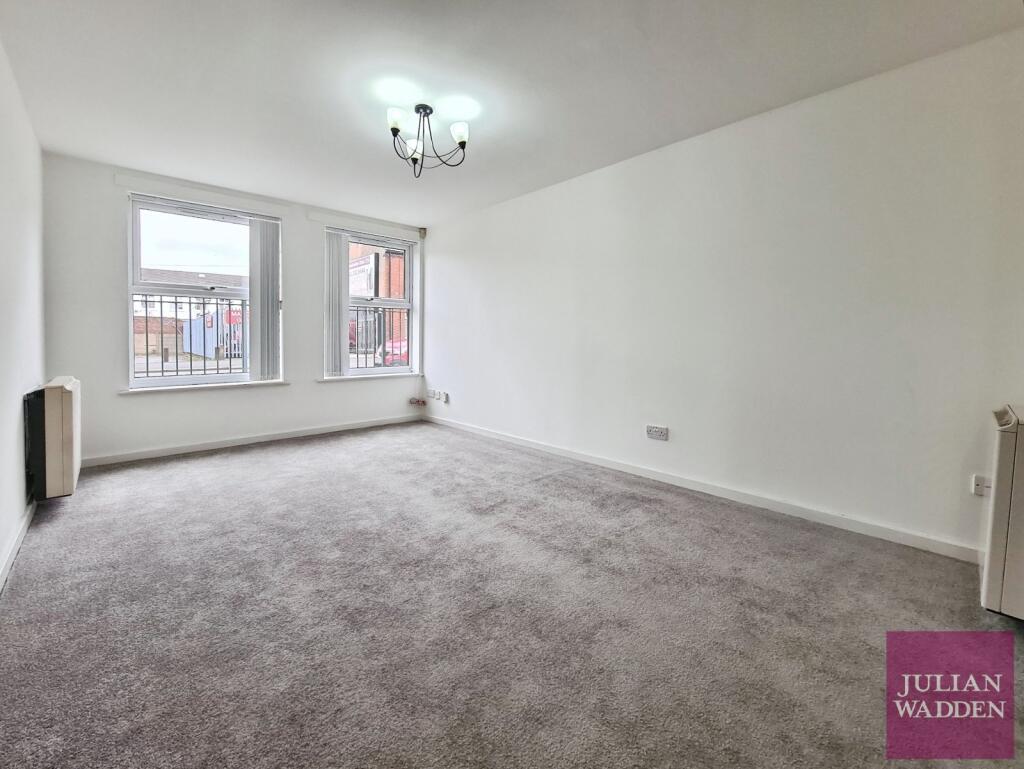 2 bed 1st Floor Flat for rent in Denton. From Julian Wadden - Stockport