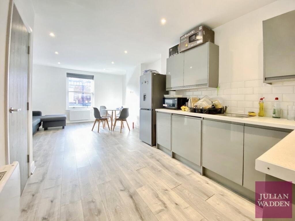 2 bed 1st Floor Flat for rent in Stockport. From Julian Wadden - Stockport