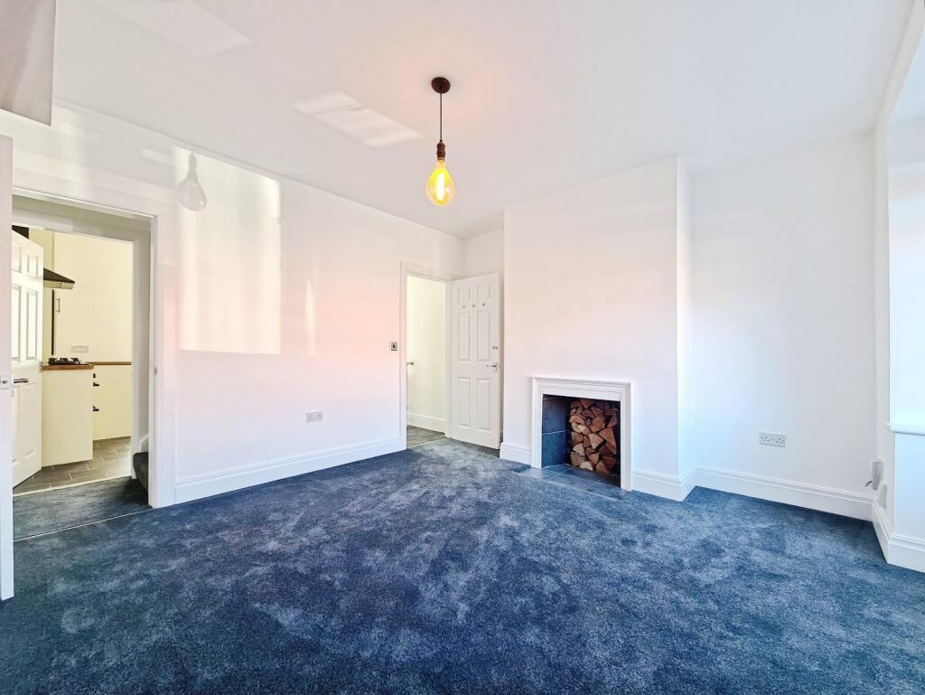 2 bed Mid Terraced House for rent in Stockport. From Julian Wadden - Stockport