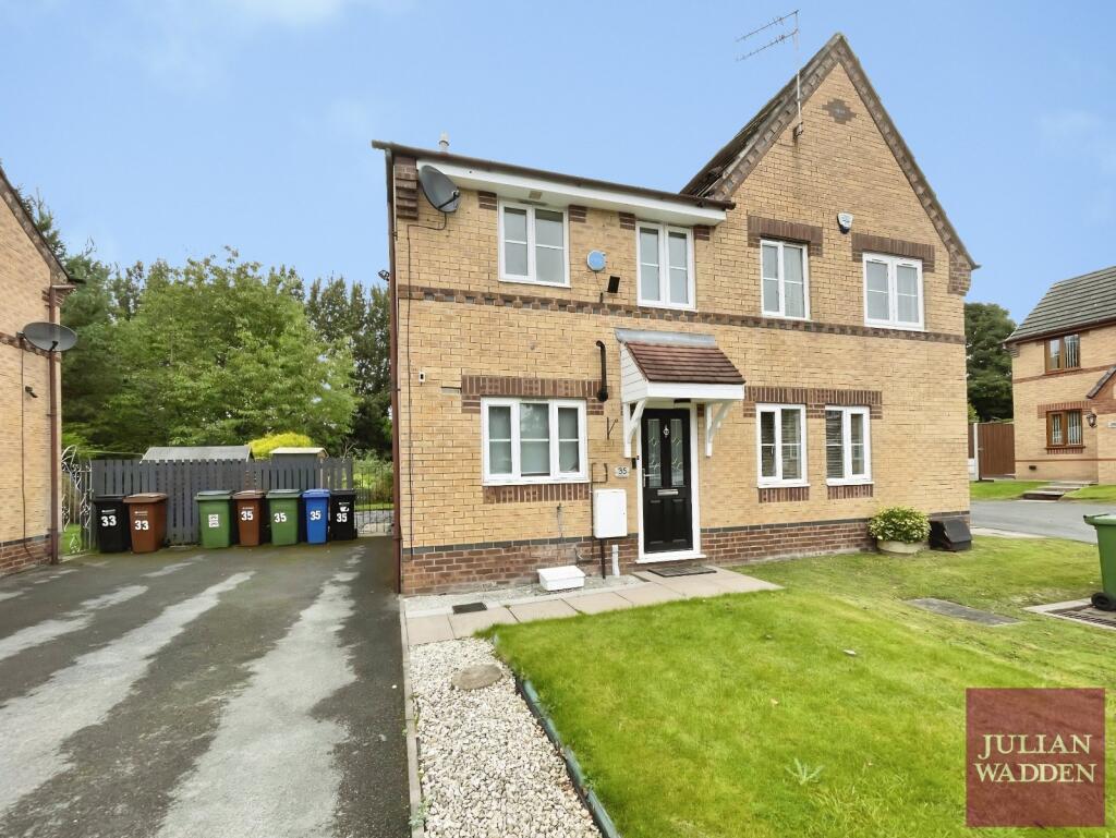 2 bed Semi Detached for rent in Stockport. From Julian Wadden - Stockport 2 bed Semi Detached for rent in Stockport. From Julian Wadden - Stockport
