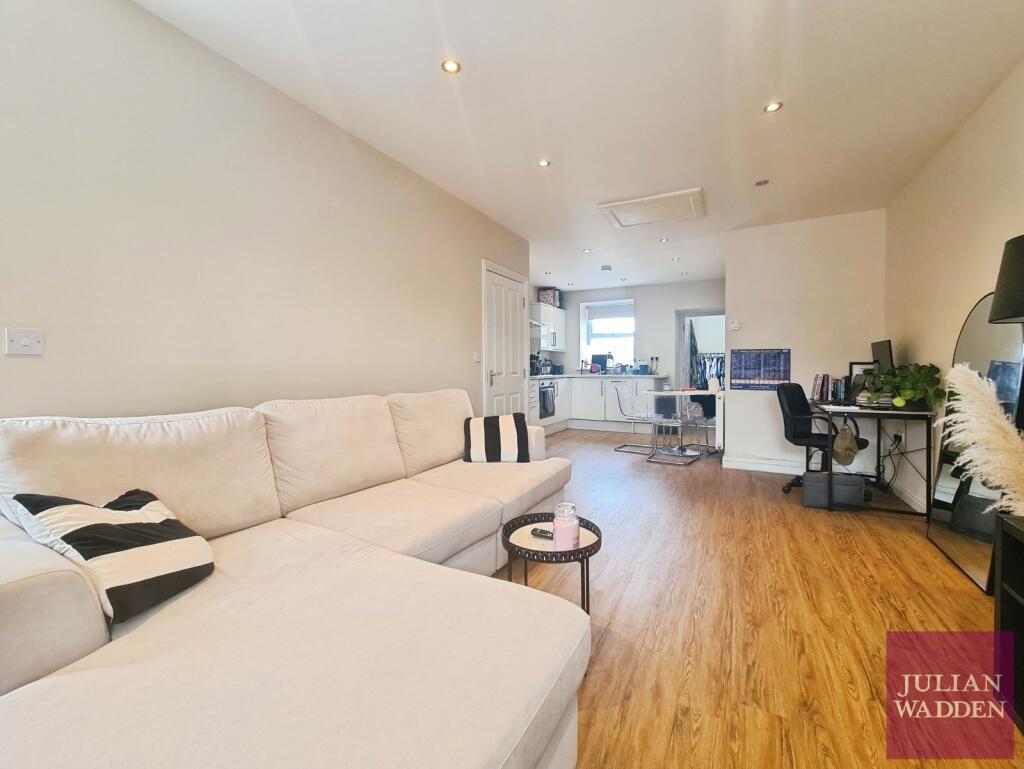 1 bed 1st Floor Flat for rent in Glossop. From Julian Wadden - Stockport