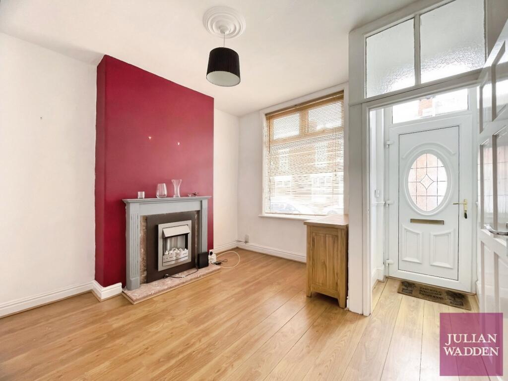 2 bed Mid Terraced House for rent in Stockport. From Julian Wadden - Stockport