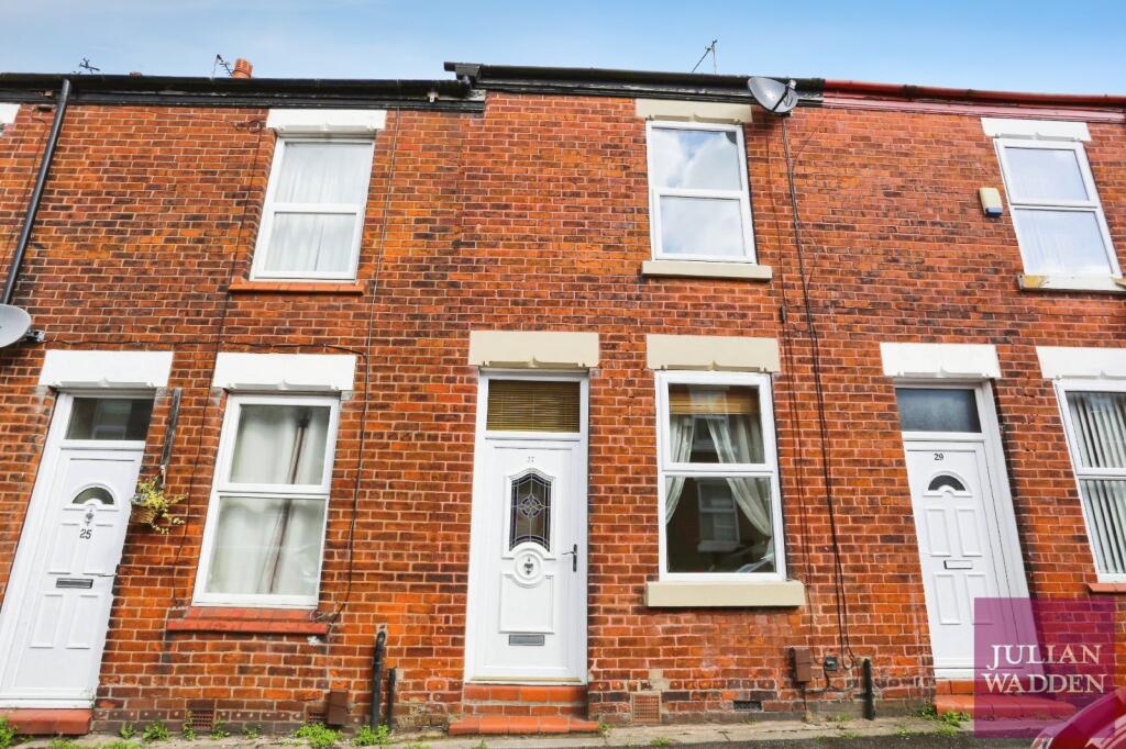 2 bed Mid Terraced House for rent in Stockport. From Julian Wadden - Stockport