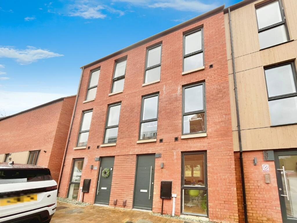 3 bed Mid Terraced House for rent in Stockport. From Julian Wadden - Stockport 3 bed Mid Terraced House for rent in Stockport. From Julian Wadden - Stockport