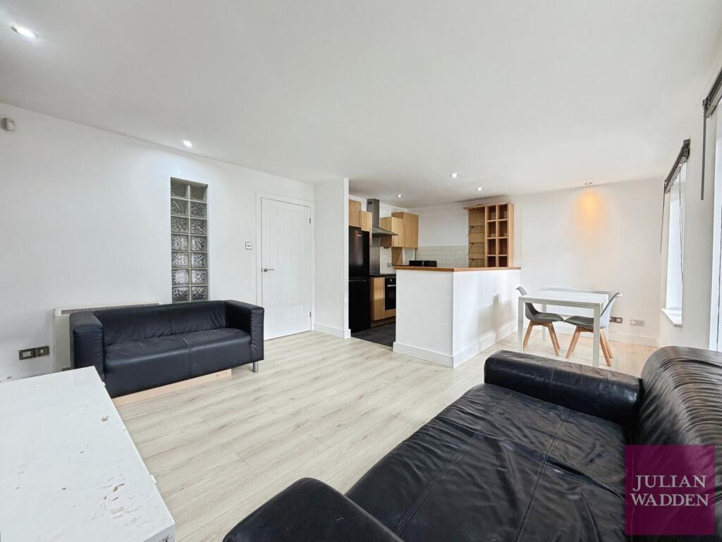 2 bed 1st Floor Flat for rent in Manchester. From Julian Wadden - Stockport