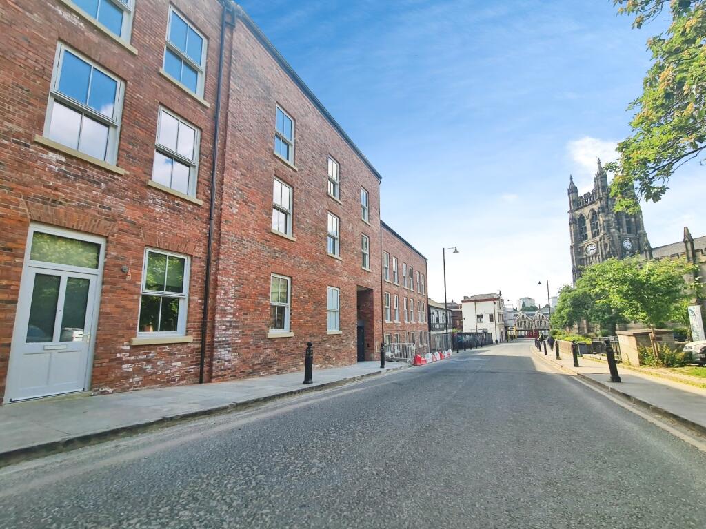 2 bed 1st Floor Flat for rent in Stockport. From Julian Wadden - Stockport