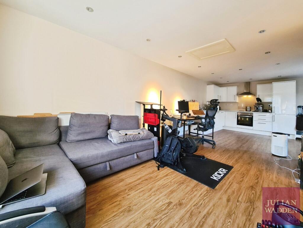 1 bed 1st Floor Flat for rent in Glossop. From Julian Wadden - Stockport 1 bed 1st Floor Flat for rent in Glossop. From Julian Wadden - Stockport