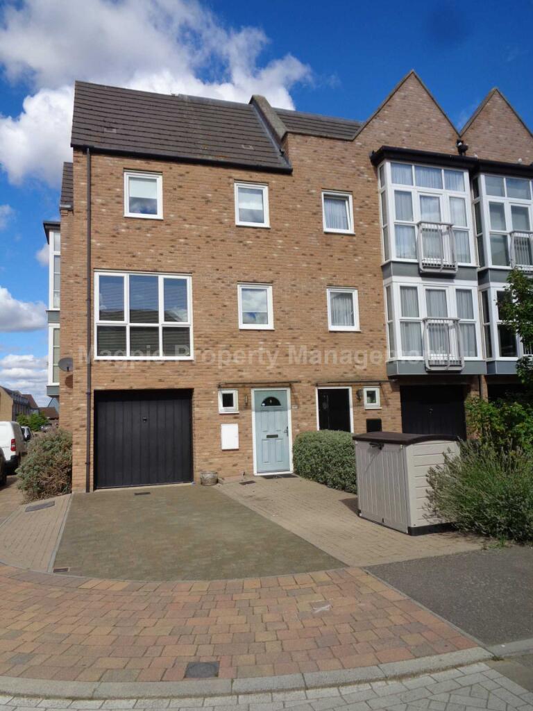 4 bed End of Terrace for rent in Little Paxton. From Magpie Property Management Ltd - St Neots 4 bed End of Terrace for rent in Little Paxton. From Magpie Property Management Ltd - St Neots