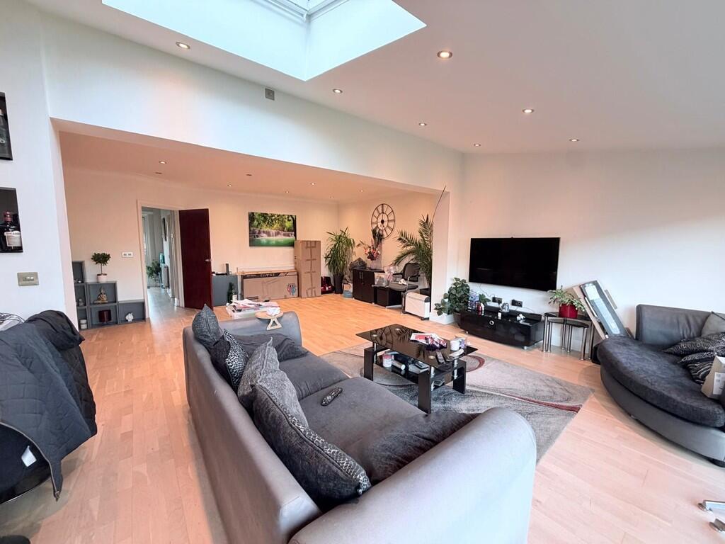 4 bed Semi Detached for rent in Pinner. From Property Hub - Wembley