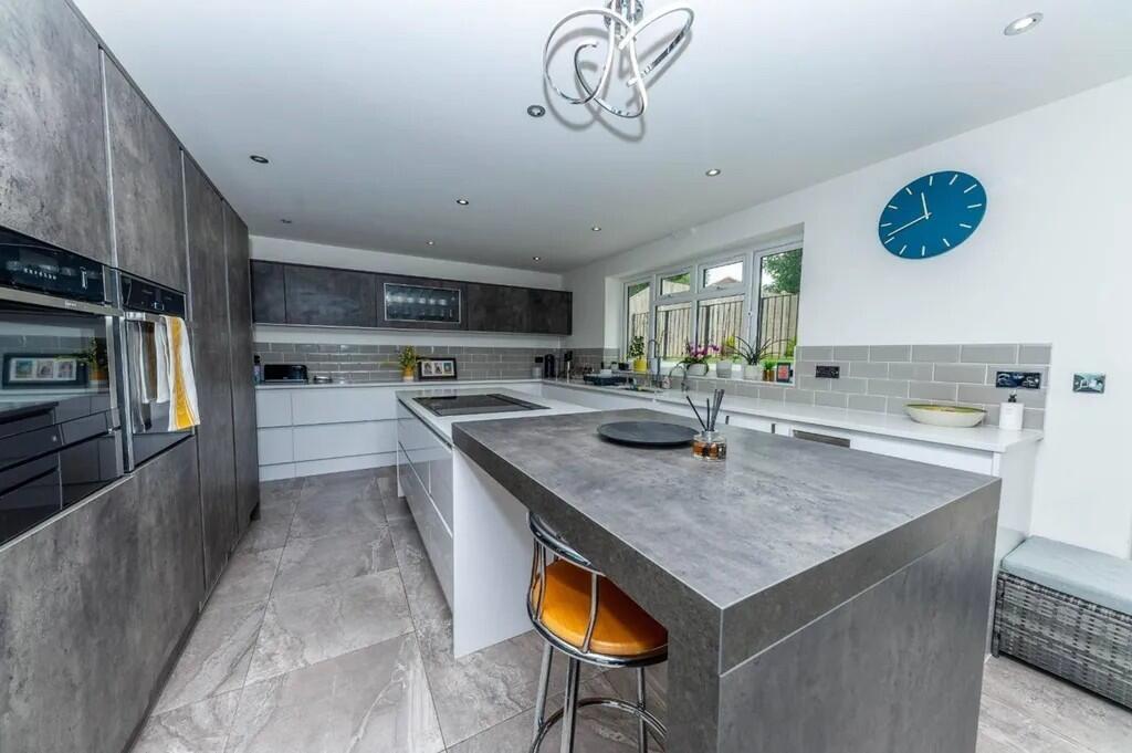 4 bed Detached for rent in Bushey. From Property Hub - Wembley