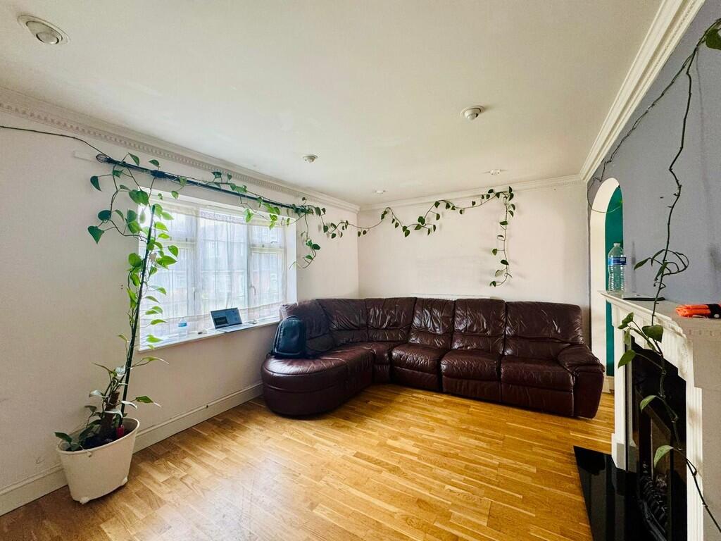 3 bed Semi Detached for rent in Northwood. From Property Hub - Wembley
