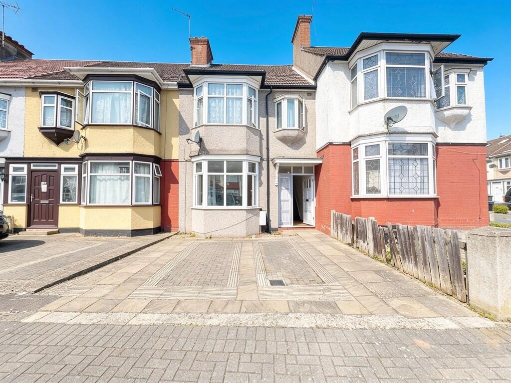 3 bed Mid Terraced House for rent in Wembley. From Property Hub - Wembley