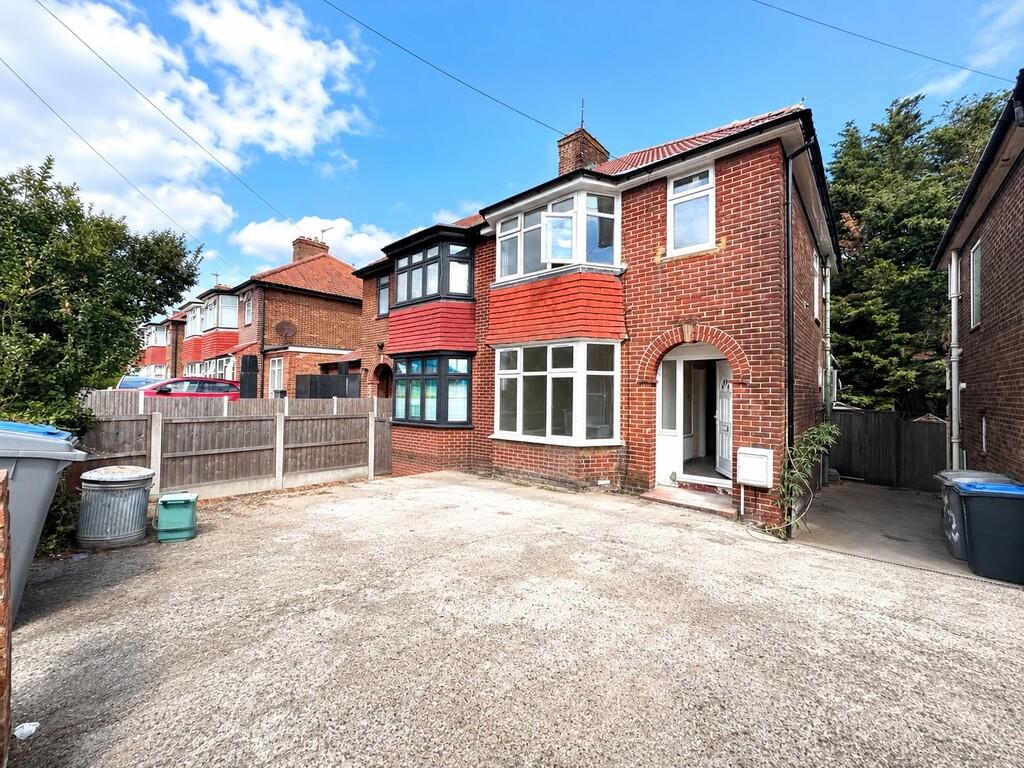 4 bed Semi Detached for rent in Hendon. From Property Hub - Wembley