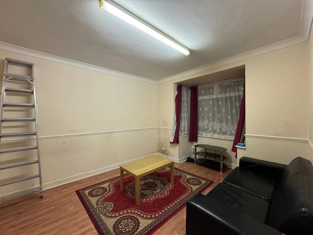 4 bed Mid Terraced House for rent in Wembley. From Property Hub - Wembley