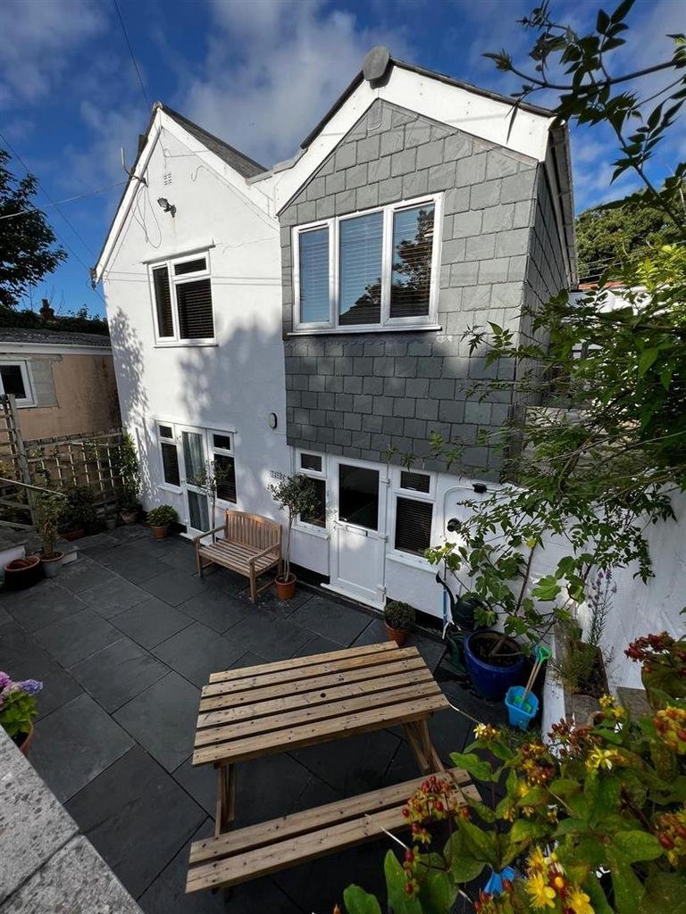 4 bed Mid Terraced House for rent in St Agnes. From Goundrys Estate Agents - Truro