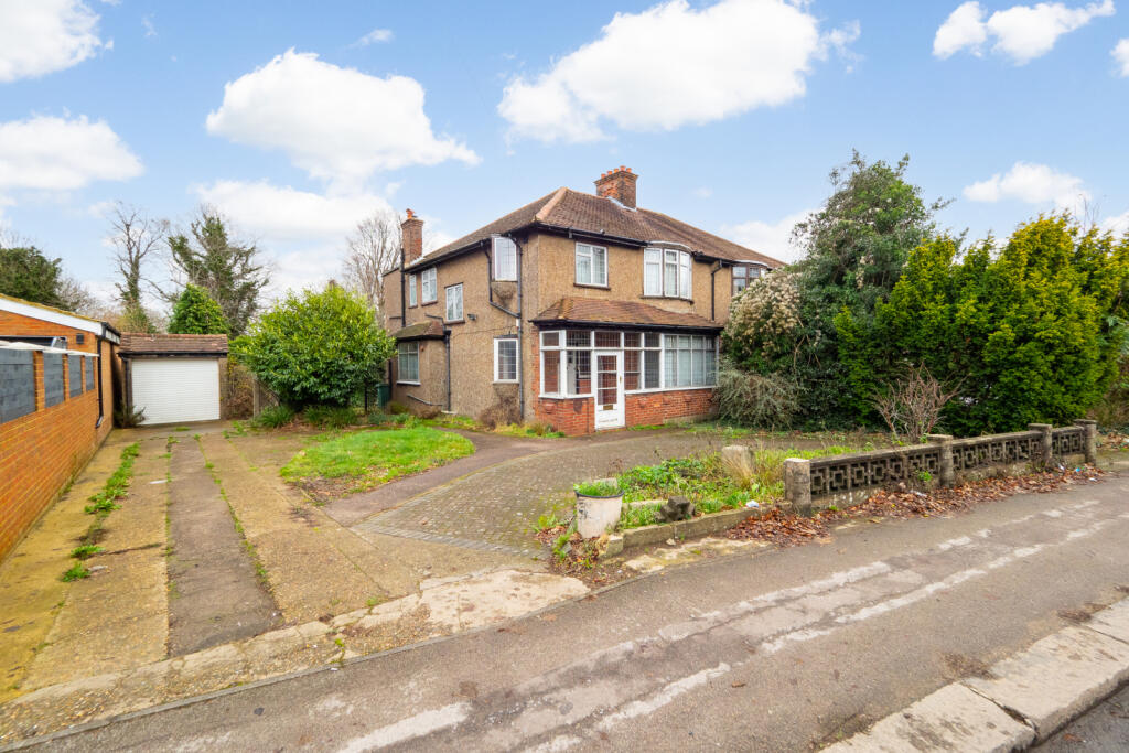 4 bed Semi-Detached House for rent in Purley. From Goodfellows Lettings