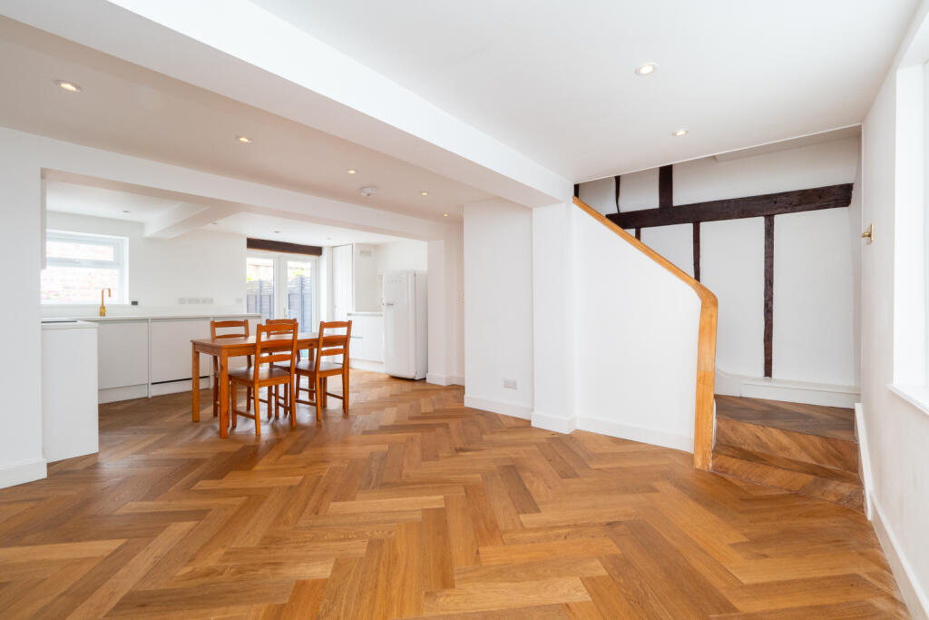 2 bed Mid Terraced House for rent in Carshalton. From Goodfellows Lettings