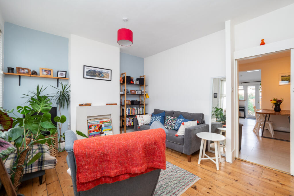 2 bed Mid Terraced House for rent in Carshalton. From Goodfellows Lettings 2 bed Mid Terraced House for rent in Carshalton. From Goodfellows Lettings