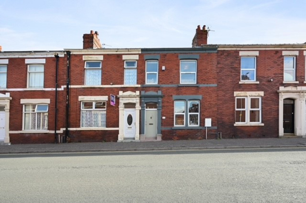 5 bed Mid Terraced House for rent in Preston. From Kingswood Properties City Center