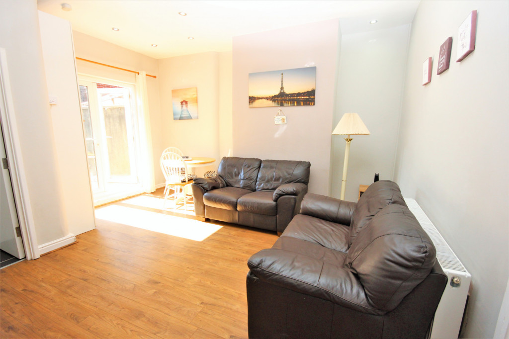 4 bed Mid Terraced House for rent in Preston. From Kingswood Properties City Center