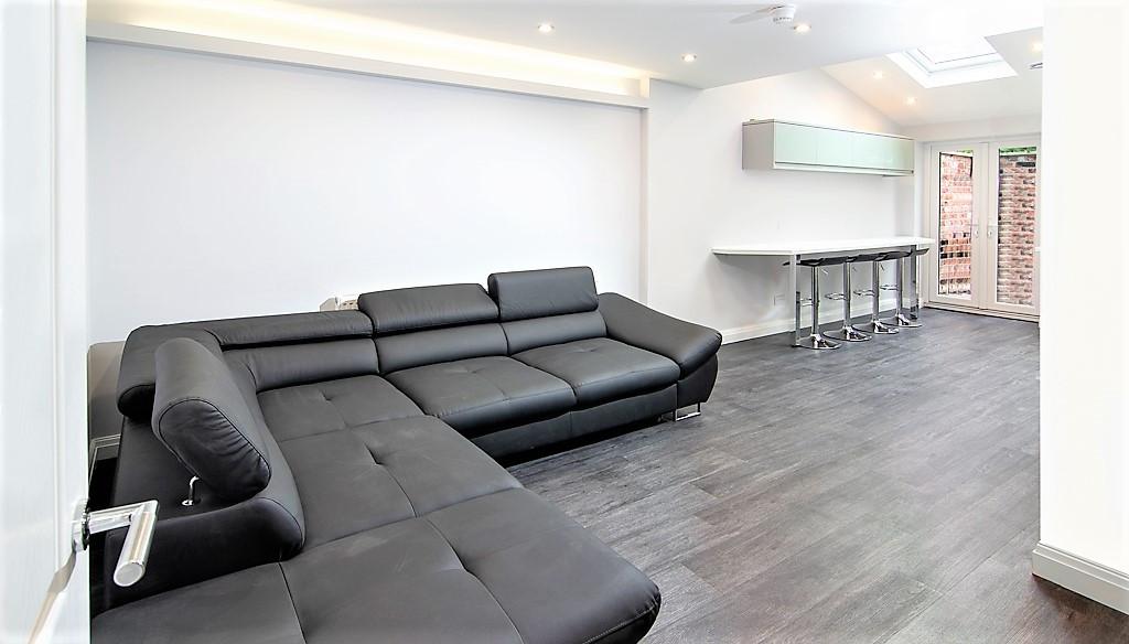 5 bed Mid Terraced House for rent in Preston. From Kingswood Properties City Center