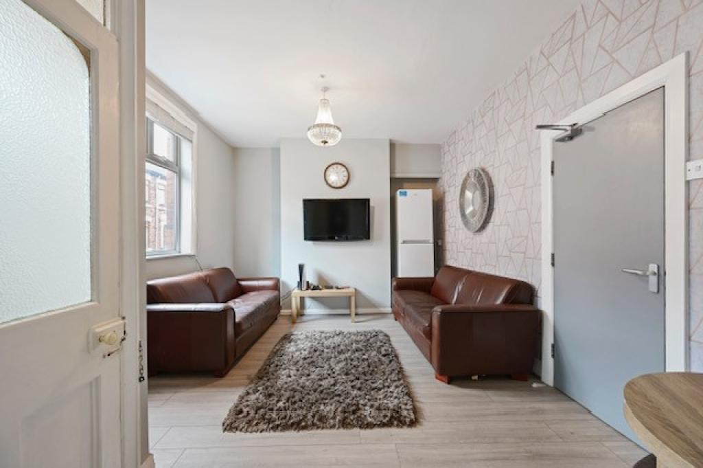 6 bed End of Terrace for rent in Preston. From Kingswood Properties City Center