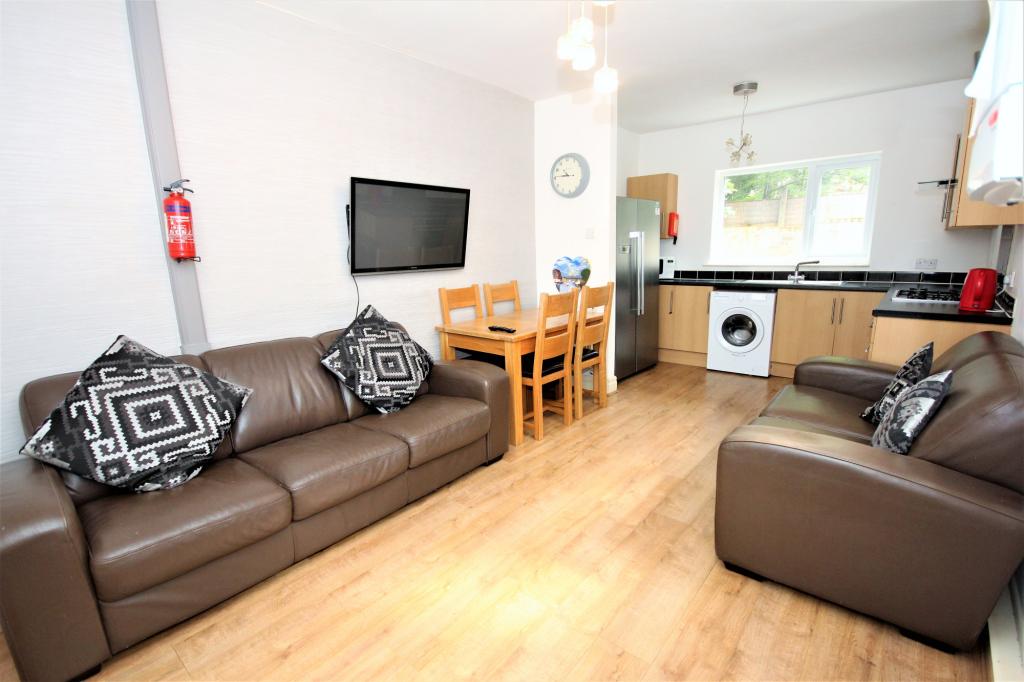 4 bed Mid Terraced House for rent in Preston. From Kingswood Properties City Center