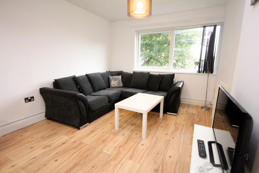 4 bed Mid Terraced House for rent in Preston. From Kingswood Properties City Center