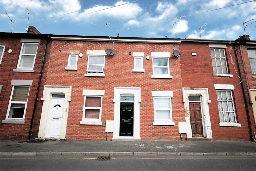 4 bed Mid Terraced House for rent in Preston. From Kingswood Properties City Center