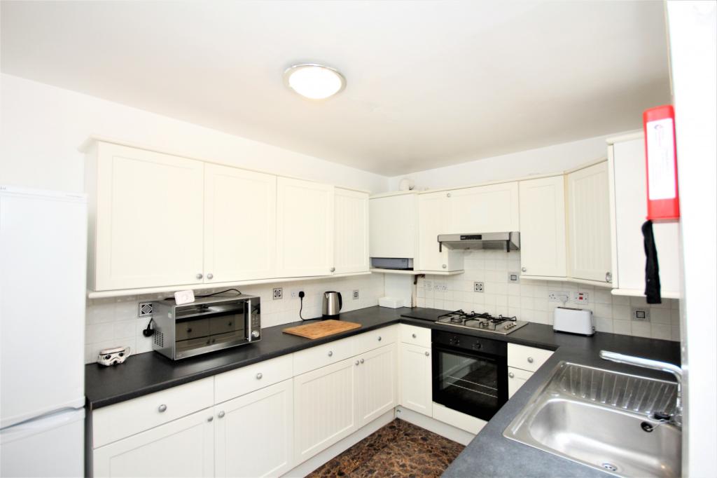 4 bed Mid Terraced House for rent in Preston. From Kingswood Properties City Center