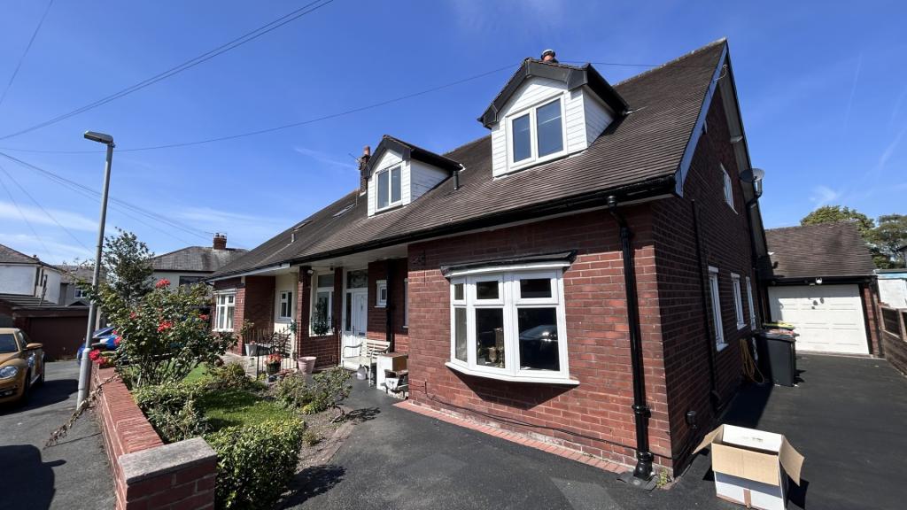 5 bed Semi Detached for rent in Preston. From Kingswood Properties City Center 5 bed Semi Detached for rent in Preston. From Kingswood Properties City Center