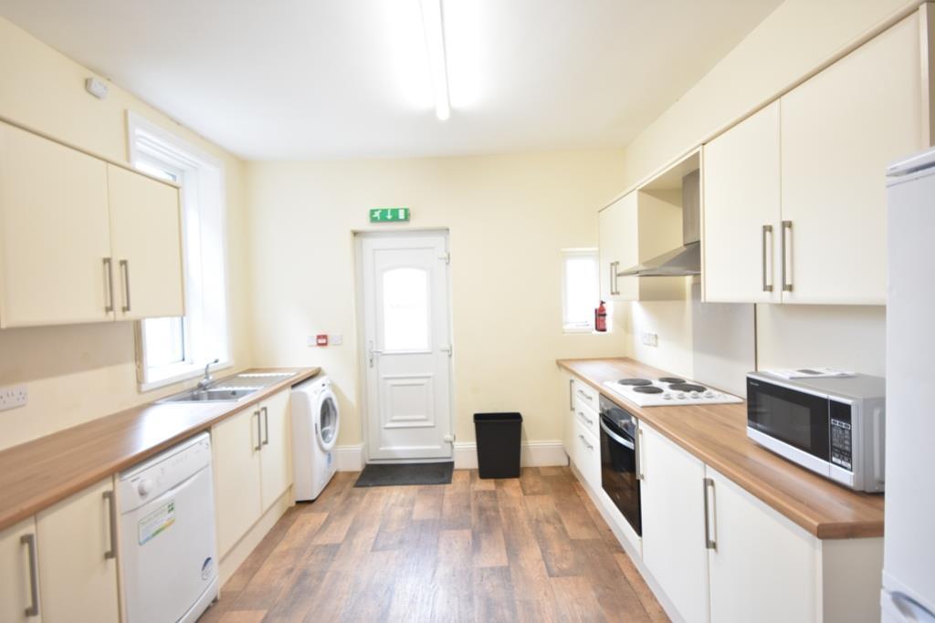 6 bed Mid Terraced House for rent in Newcastle upon Tyne. From Easiliving - Jesmond
