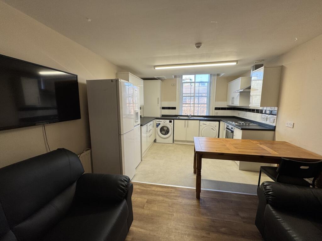 6 bed Apartment for rent in Newcastle upon Tyne. From Easiliving - Jesmond