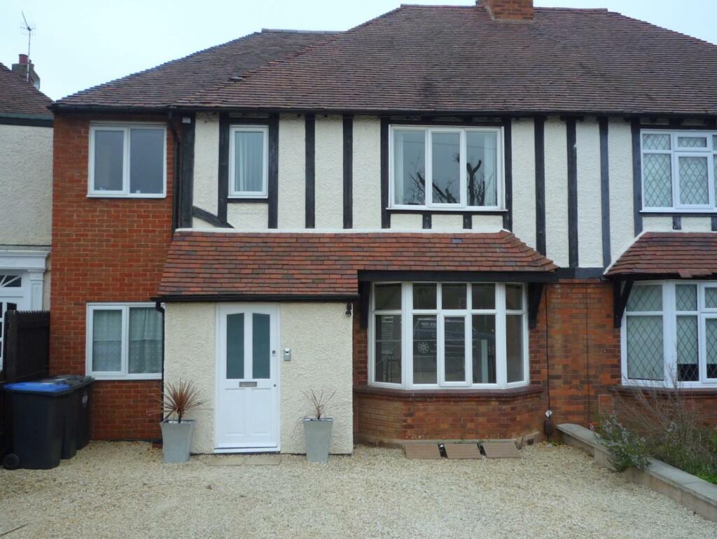 2 bed Flat for rent in Stratford-upon-Avon. From Edwards Estate Agents