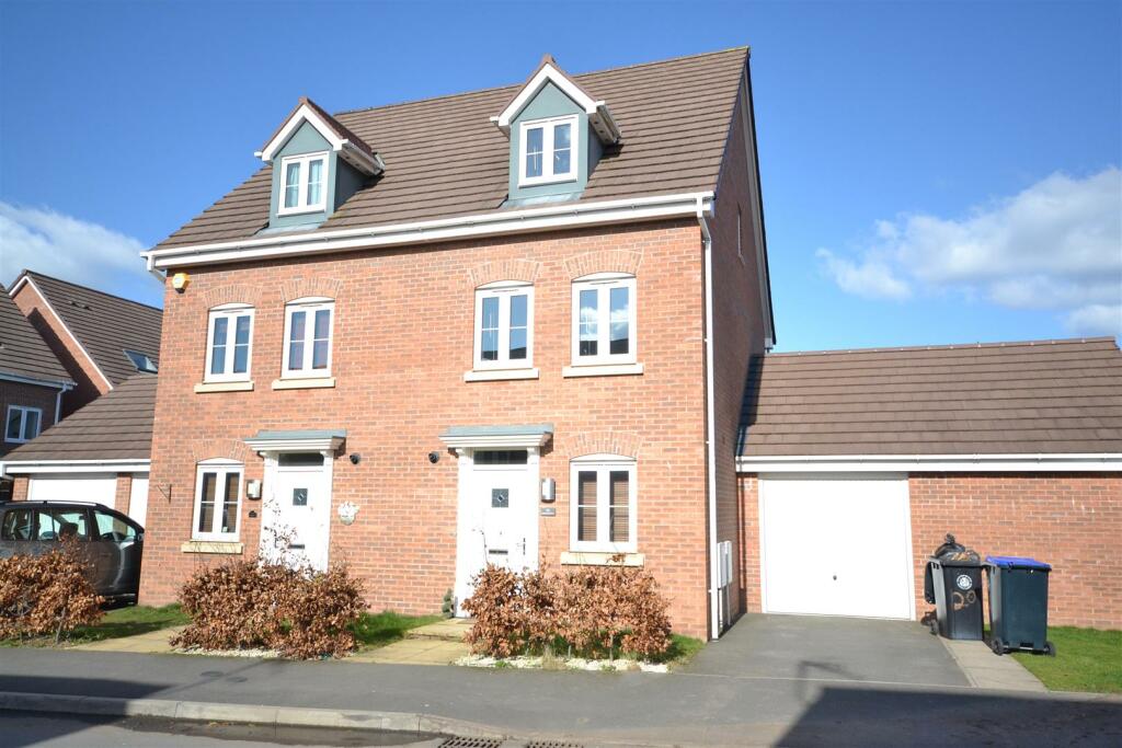 3 bed Town House for rent in Stratford-upon-Avon. From Edwards Estate Agents