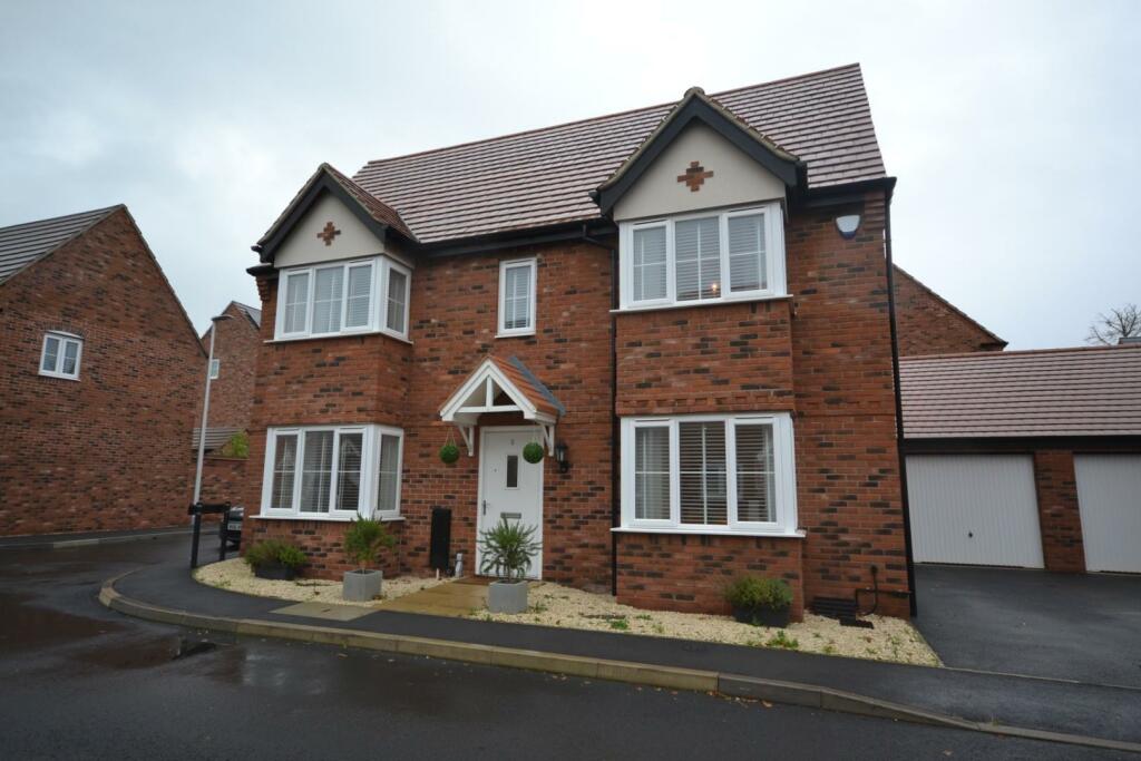 3 bed Detached House for rent in Stratford-upon-Avon. From Edwards Estate Agents