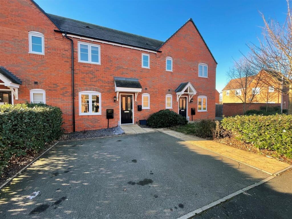 3 bed Detached House for rent in Stratford-upon-Avon. From Edwards Estate Agents