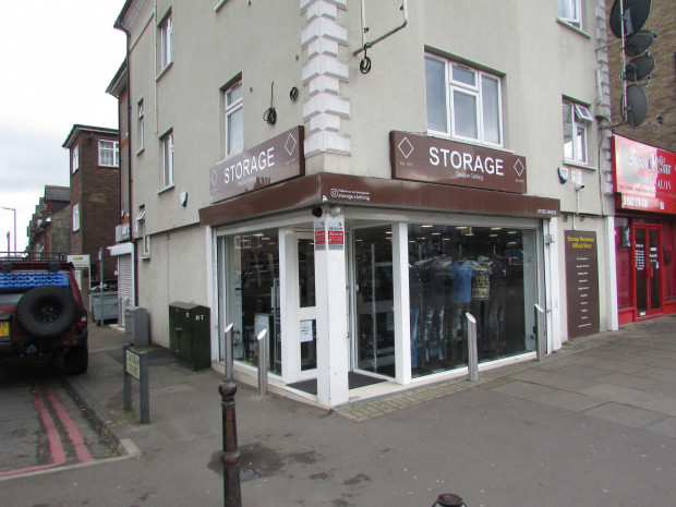 Shop for rent in Luton. From Ultimate Connexions