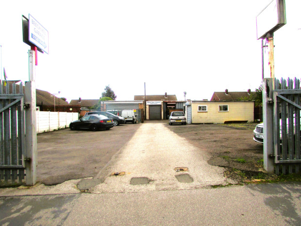 Commercial (Other) for rent in Luton. From Ultimate Connexions