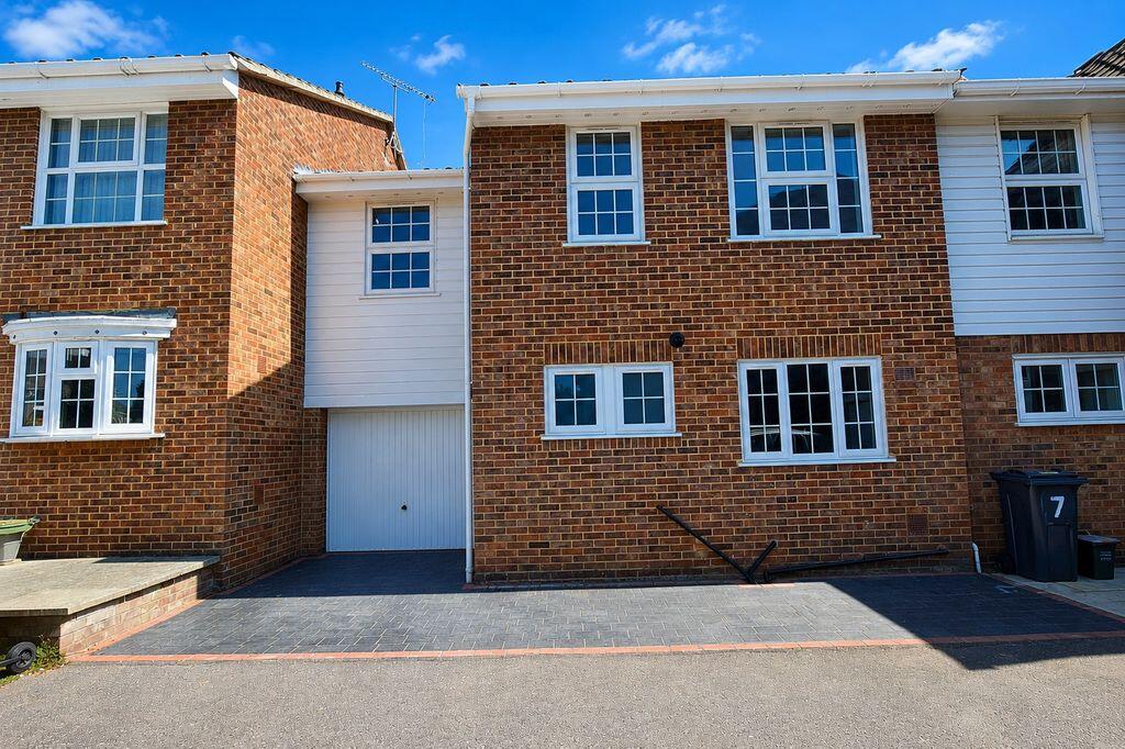 4 bed Mid Terraced House for rent in Boxley. From Ferris & Co - Bearsted 4 bed Mid Terraced House for rent in Boxley. From Ferris & Co - Bearsted
