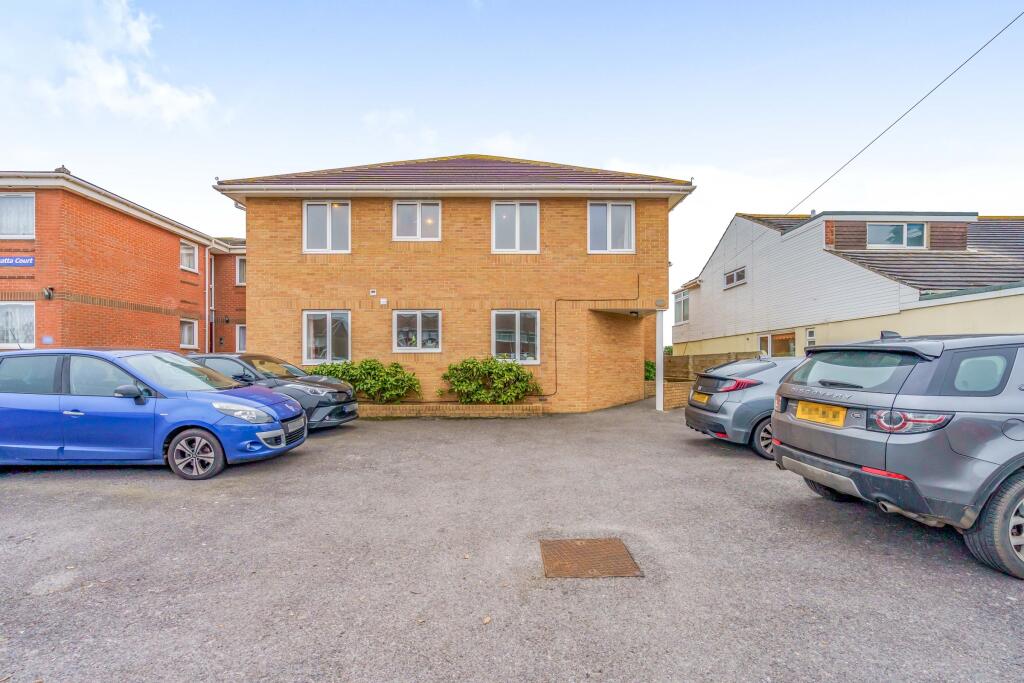 2 bed 1st Floor Flat for rent in Fleet. From Leaders - Emsworth