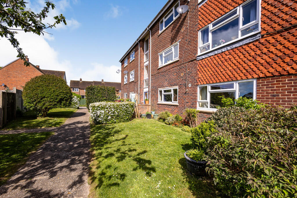2 bed 1st Floor Flat for rent in Southbourne. From Leaders - Emsworth