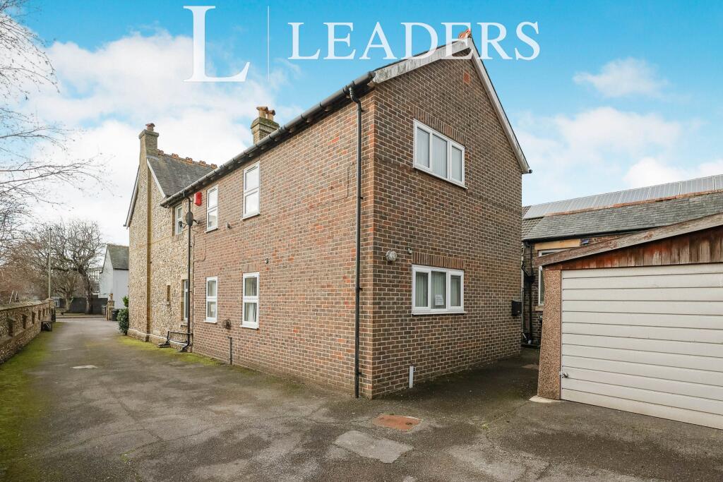 1 bed 1st Floor Flat for rent in Havant. From Leaders - Emsworth