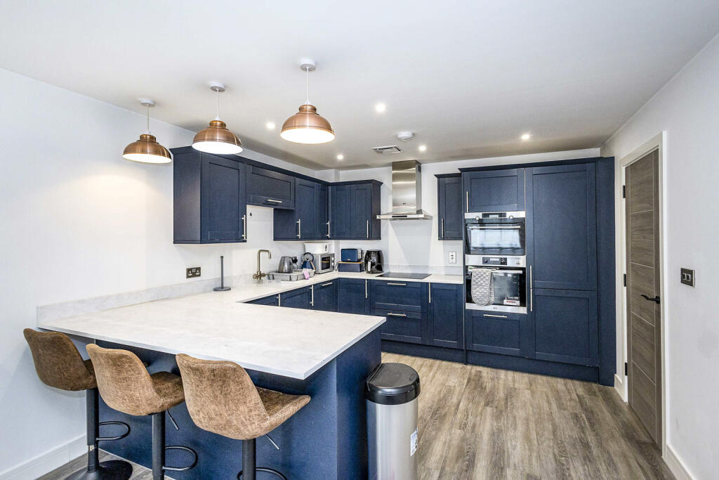 2 bed 1st Floor Flat for rent in Fleet. From Leaders - Emsworth