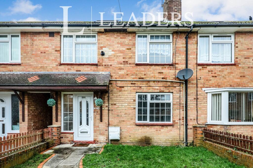 3 bed Mid Terraced House for rent in Durrants. From Leaders - Emsworth