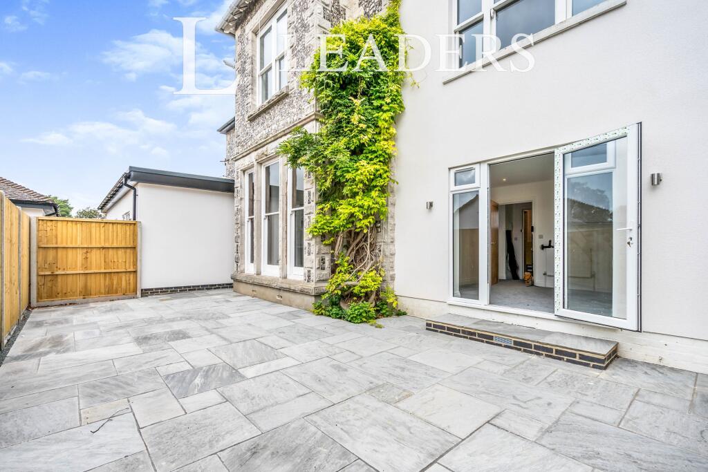 1 bed 1st Floor Flat for rent in Emsworth. From Leaders - Emsworth