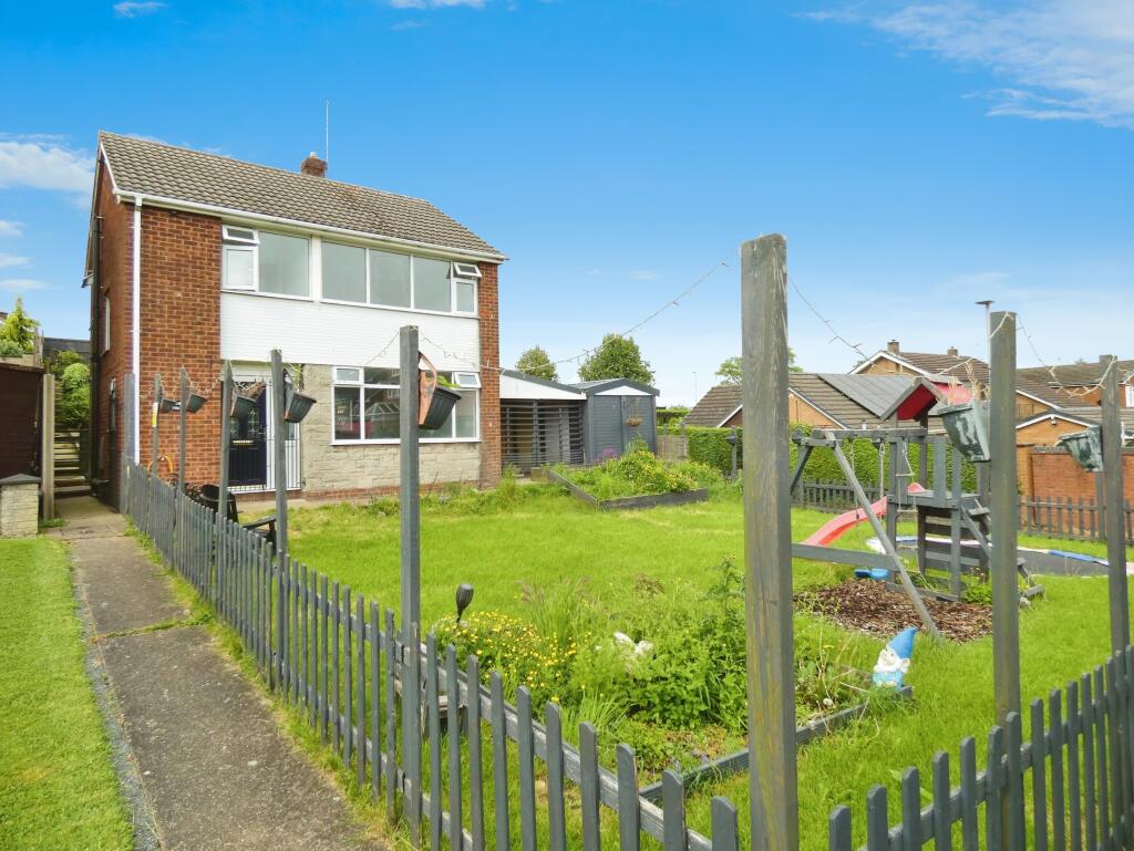 3 bed Detached House for rent in Sutton in Ashfield. From Leaders - Mansfield