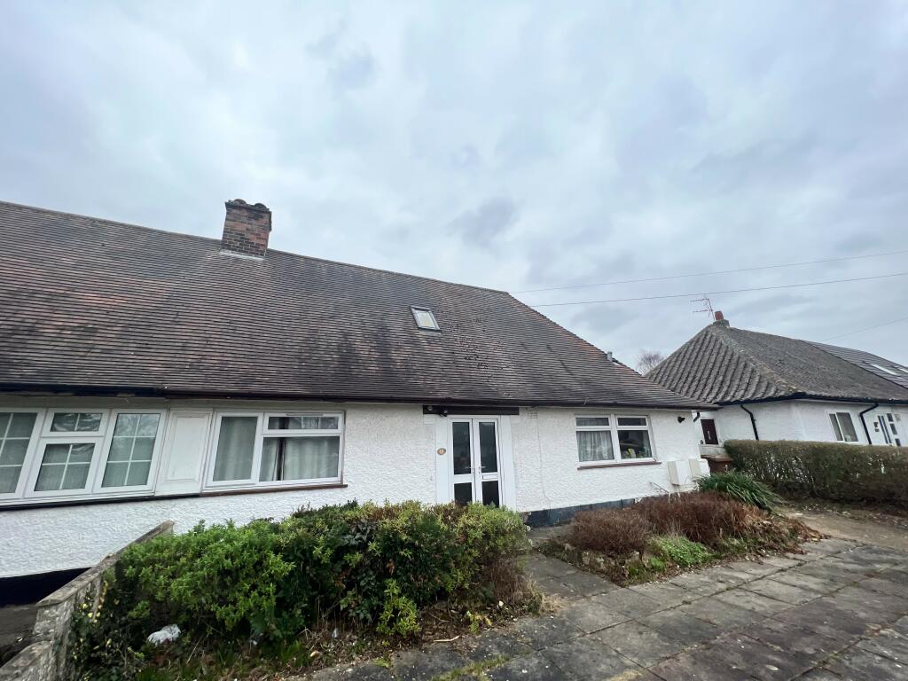 6 bed Bungalow for rent in Strelley. From Leaders Sales - Nottingham
